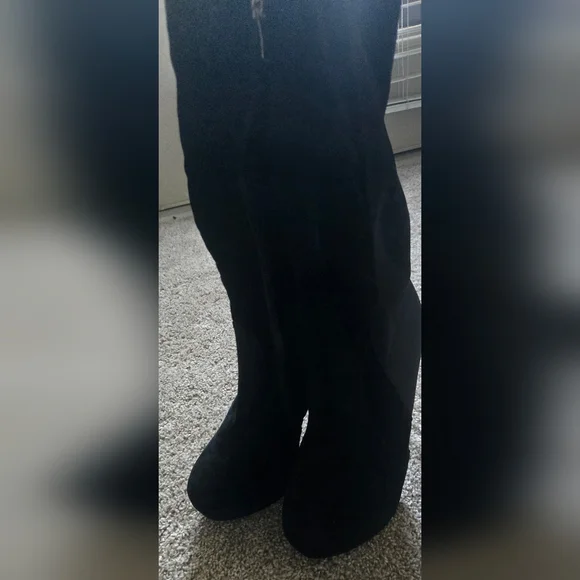 Elegant Black Over-the-Knee Boots - Picture 8 of 9